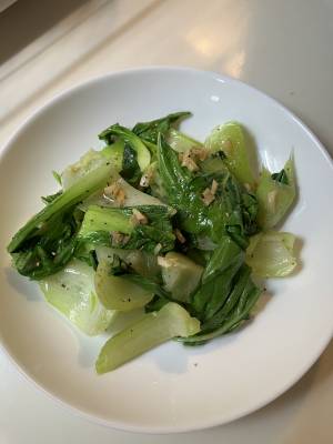 チンゲンサイのにんにく塩炒め