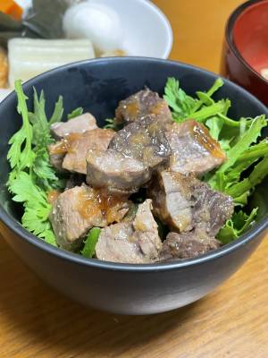 まぐろの角煮丼