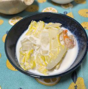 白菜とえびの豆乳煮