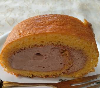 チョコクリームのロールケーキ