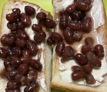 小豆とクリームチーズのトースト