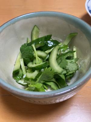 長芋ときゅうり、香菜のごま油あえ
