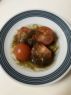 トマトのもずく酢あえ