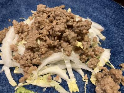 せん切り白菜のみそそぼろがけ