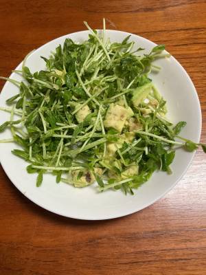 アボカドと豆苗のナムル