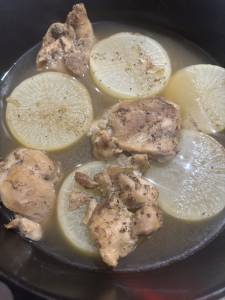 焼き大根と鶏もも肉の柚子こしょうポトフ