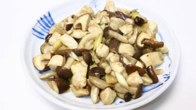 きのこと鶏肉のみそ炒め