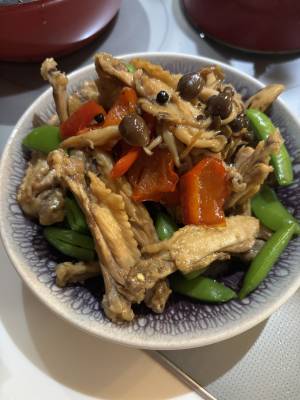 鶏スペアリブときのこ、パプリカの甘酢煮