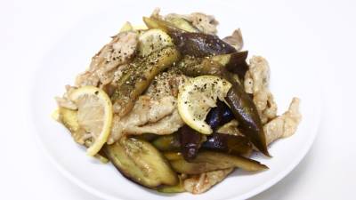 なすと豚肉のレモンじょうゆ炒め