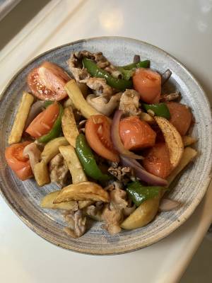 トマトと牛肉、じゃがいものしょうゆ炒め
