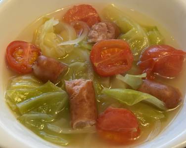 ソーセージとキャベツのスープ