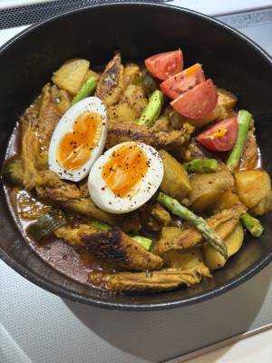 手羽元とアスパラのみそスープカレー