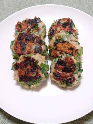 鶏ひき肉とにらのつくね焼き