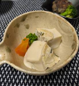 高野豆腐の肉詰めと菜の花の煮物