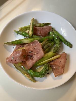 アスパラガスとベーコンのソテー