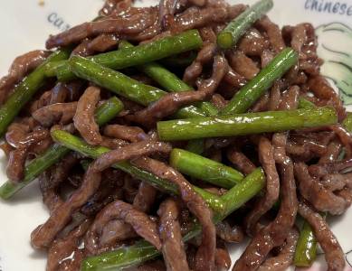 牛肉とにんにくの芽のオイスター炒め