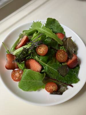 ベビーリーフとミニトマトのサラダ