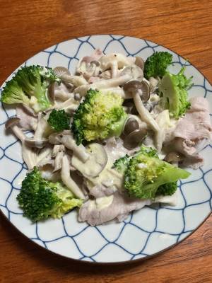 豚しゃぶとブロッコリーのガーリックマヨサラダ