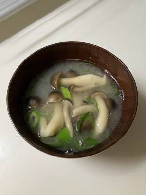 きのこのスピードみそ汁