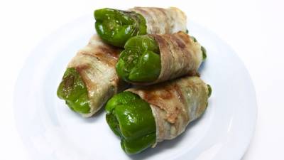 丸ごとピーマンの肉巻き