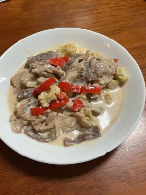 カリフラワーと牛肉のオイスタークリームソース