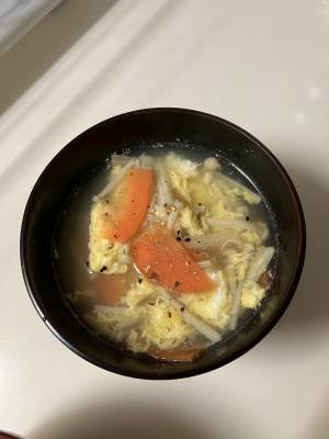 ピーラーにんじんと卵のスープ
