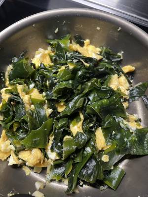 わかめと卵の炒め物