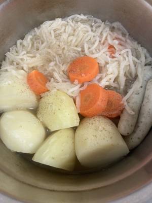 切り干し大根とソーセージのスープ煮