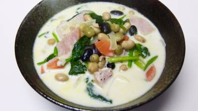 ほうれんそうと豆の田舎風クリームスープ