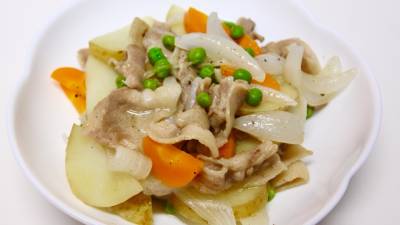 春野菜と豚バラの白ワイン蒸し