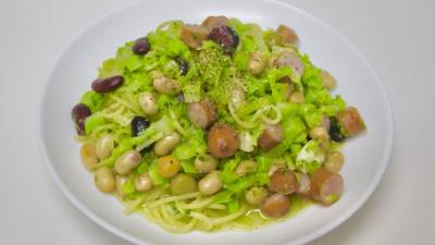 ブロッコリーとソーセージの簡単煮込みパスタ