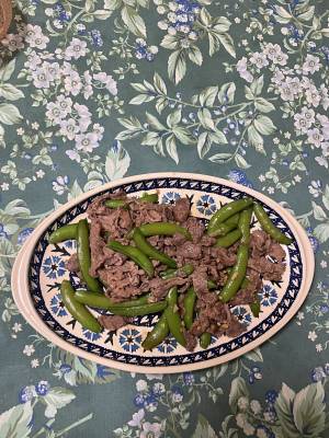 牛肉とスナップえんどうの黒こしょう炒め