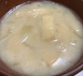 油揚げとたまねぎのみそ汁