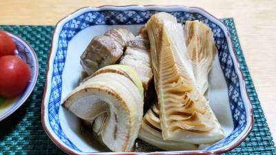 たけのこと豚バラ肉の煮物