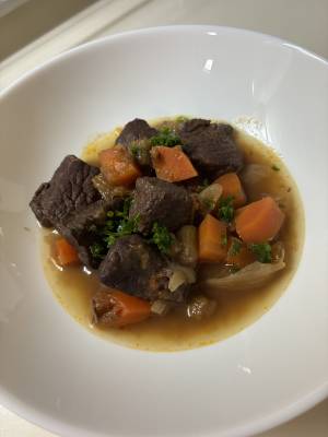 牛肉の赤ワイン煮込み