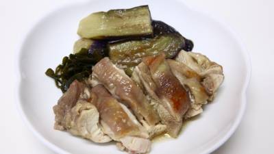 鶏肉となすの昆布蒸し