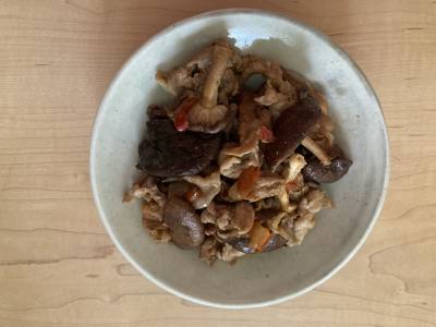 豚こまと塩きのこの炒め物