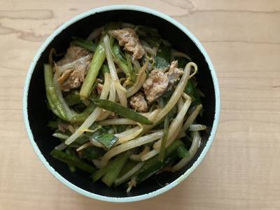 さば缶とにらのスパイシー炒め