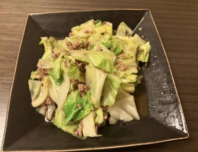 キャベツと豚ひきの黒こしょう炒め