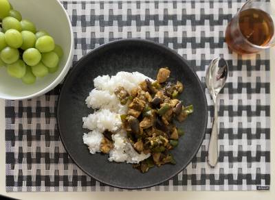 なすと鶏肉のドライカレー