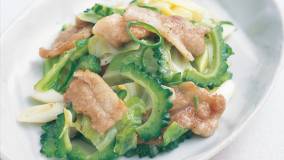 ゴーヤーと青唐(あおとう)の塩回鍋肉(ホイコーロー)