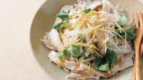 レンジ蒸し鶏と春野菜のサラダ