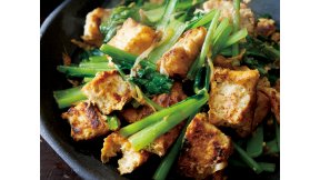 厚揚げと小松菜のみそマヨ炒め