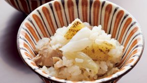 新じゃがと新たまの炊き込みご飯