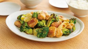 ブロッコリーと鶏肉の塩レモン炒め