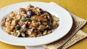 きのこと鶏肉のみそ炒め